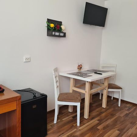 Luca'S Studio 3 ,Close To Therme Bucharest, Airport Otopeni Balotesti Luaran gambar