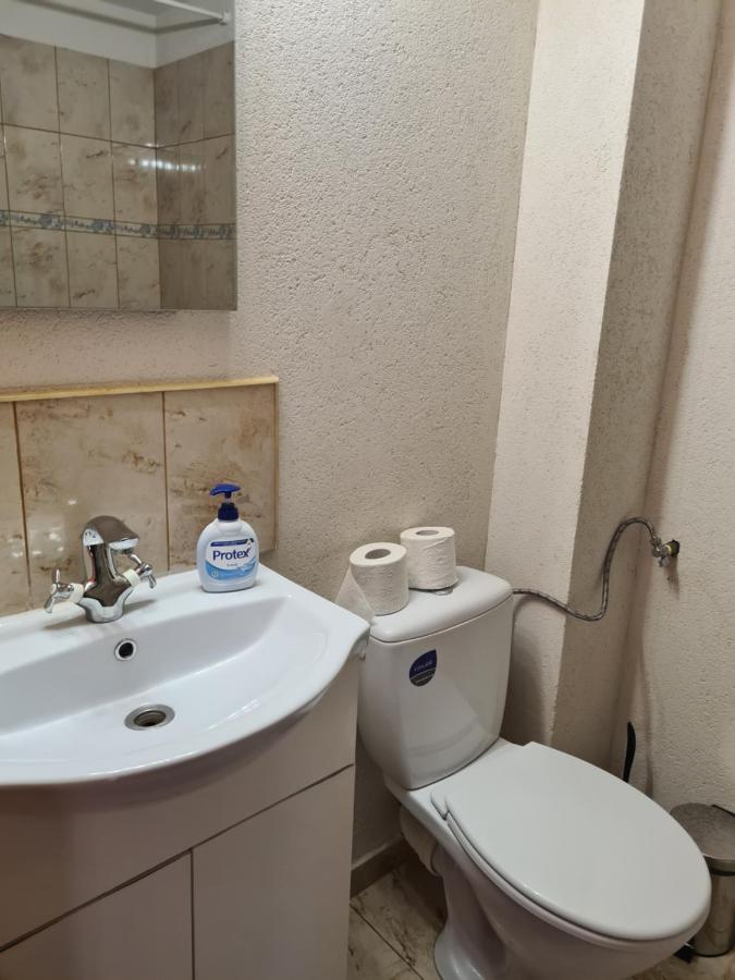 Luca'S Studio 3 ,Close To Therme Bucharest, Airport Otopeni Balotesti Luaran gambar