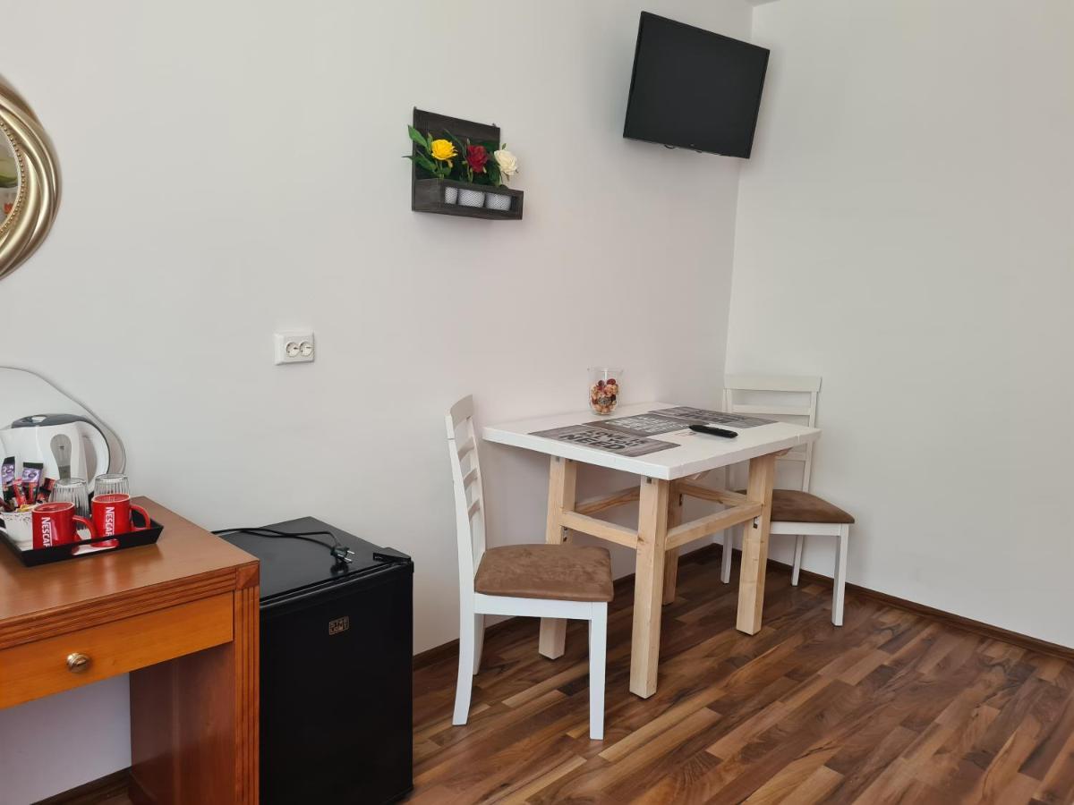 Luca'S Studio 3 ,Close To Therme Bucharest, Airport Otopeni Balotesti Luaran gambar